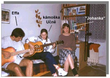 Kr�tce po excelentn� vykonan�ch zkou�k�ch je mo�n� si nachvilku zazp�vat s kmotrou Johankou. Jindy nem� �as.